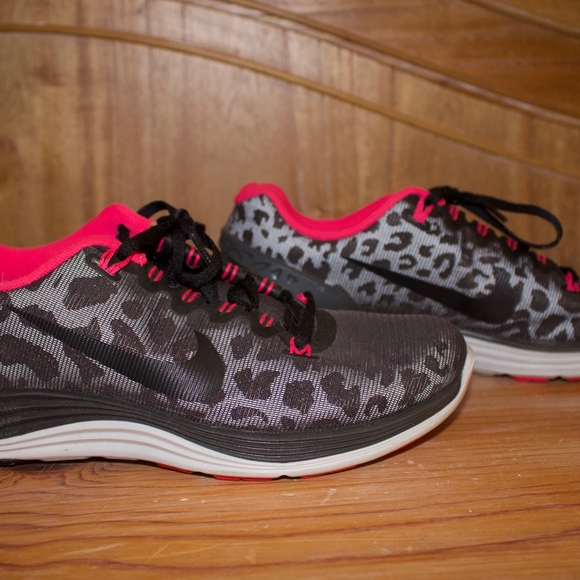 waterproof tennis shoes nike